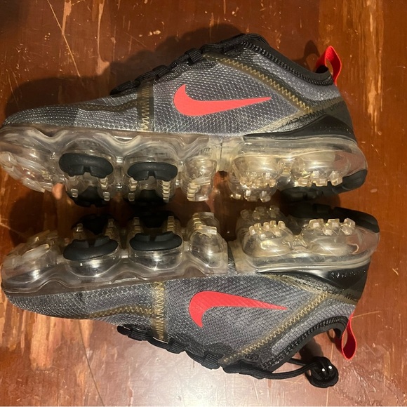 Nike Gray and Red VaporMax Sneakers fits kids size 4.5 new - Picture 2 of 7